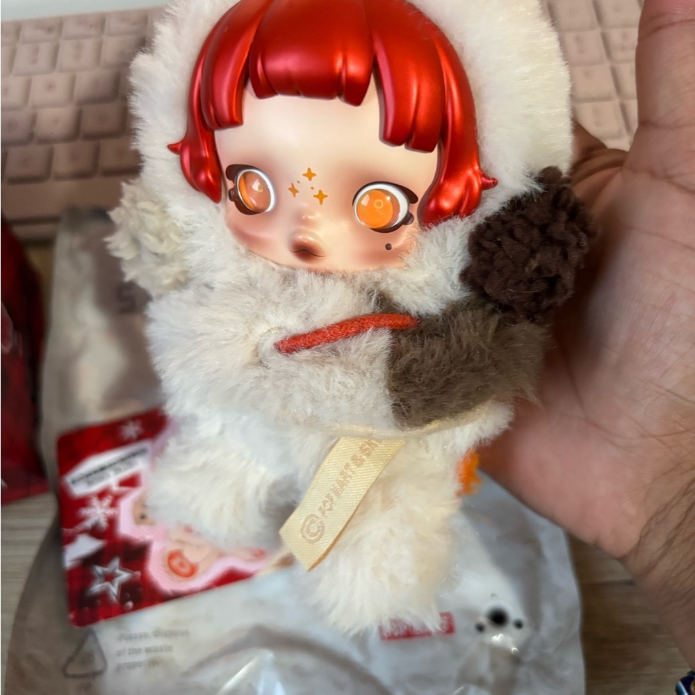 Hello Kitty Red and White Doll with Accessories - Picture 5 of 8